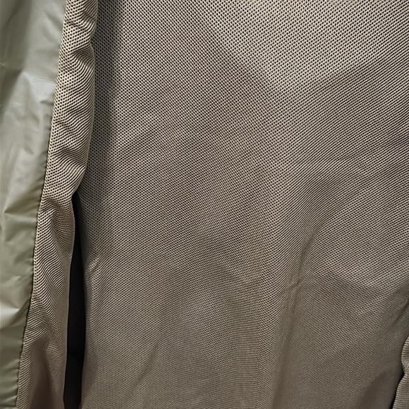 Nike Women’s Jacket Black/Olive Green (L) - Picture 10 of 15